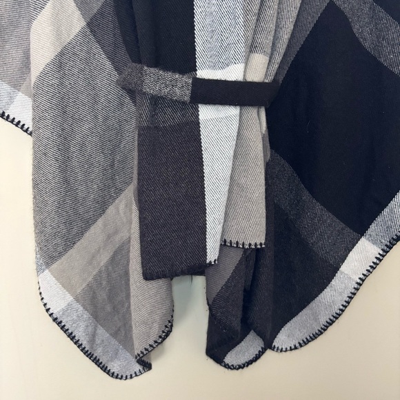 Torrid Women’s Grey & Black Plaid Belted Ruana - Picture 7 of 8